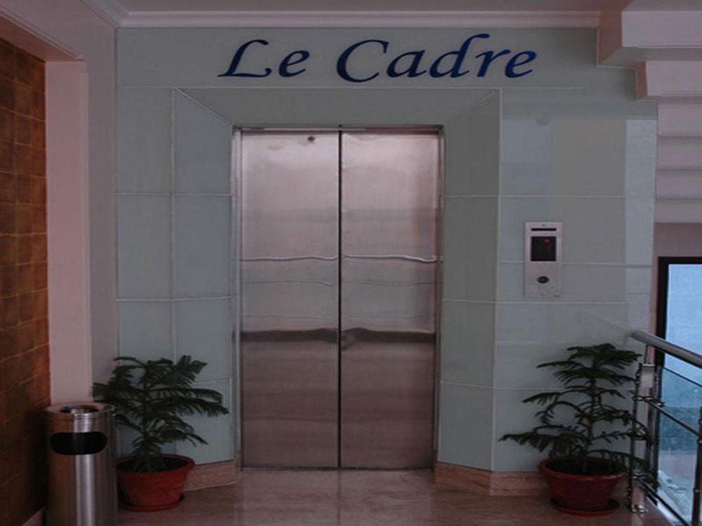Hotel Le Cadre Nova Deli Exterior foto